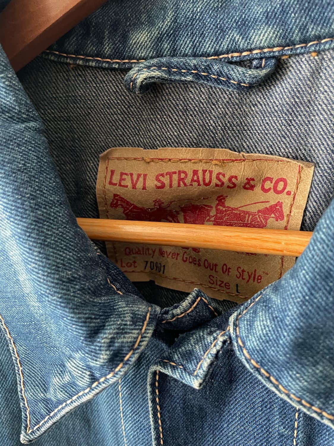 00's Vintage Levi's 70901 Denim Jacket 상품이미지4