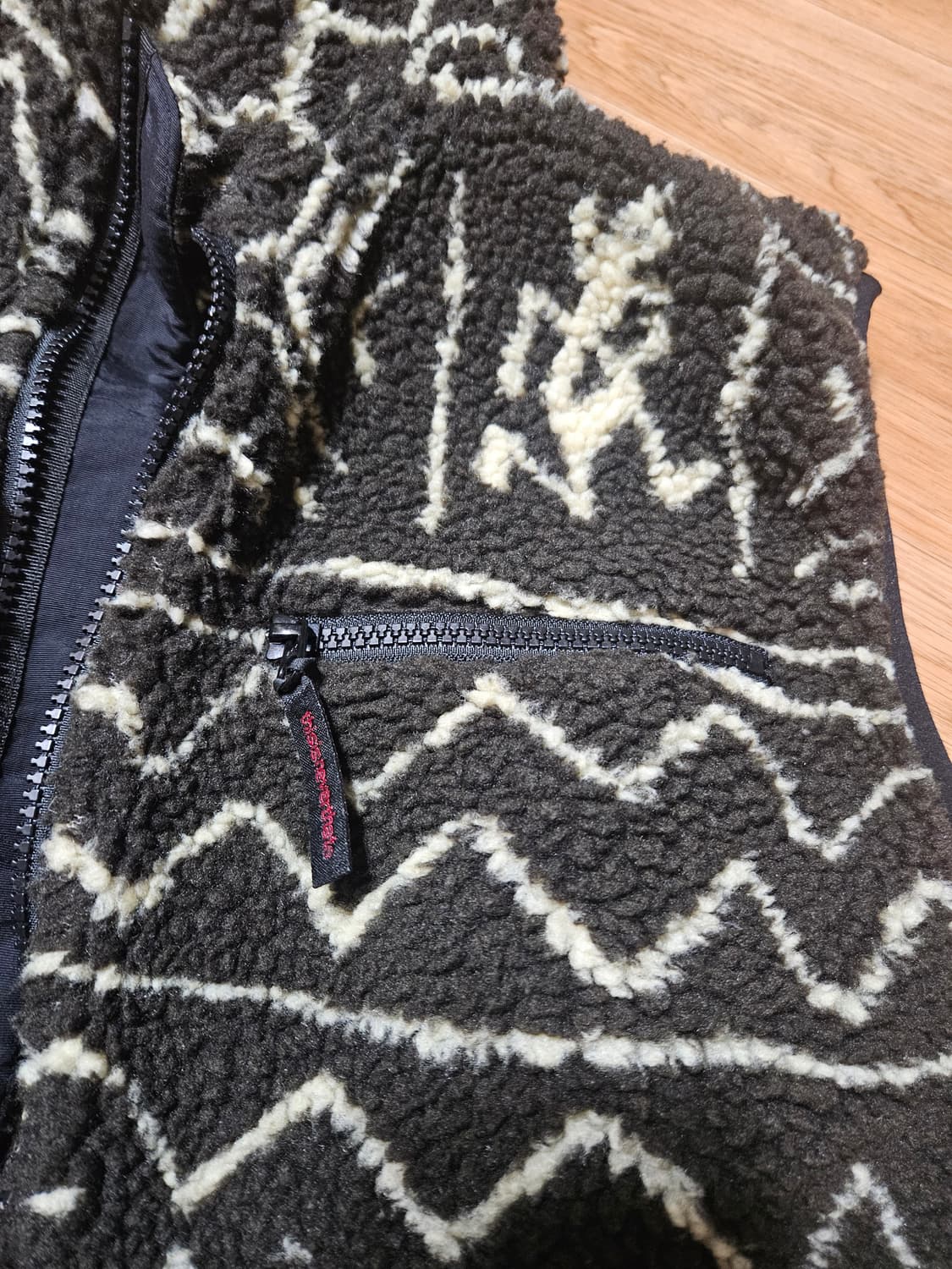 디스이즈네버댓 x 그라미치 플리스 베스트 브라운 조끼 후리스  상품이미지2