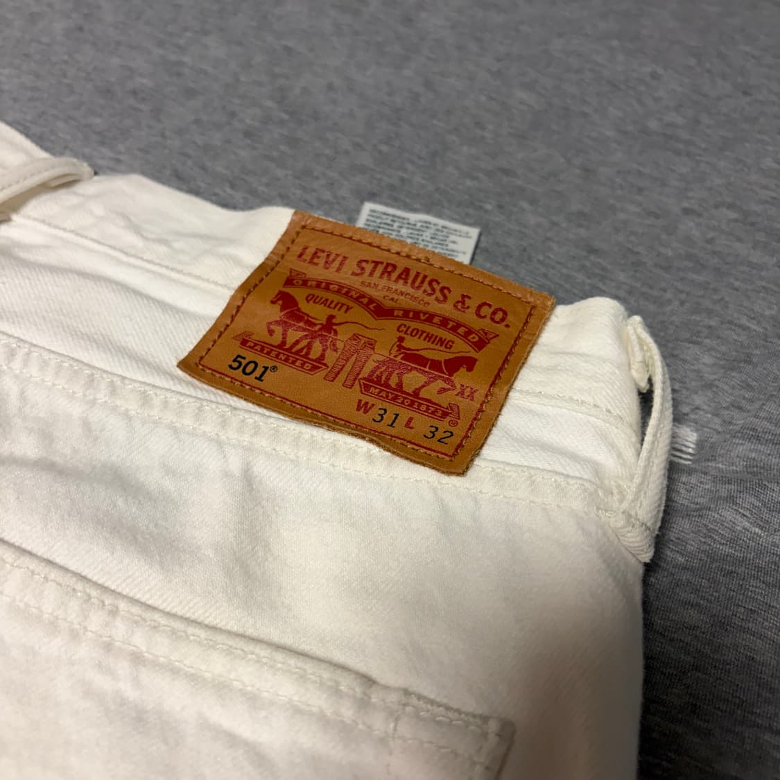 [W31 L32] 리바이스 501 화이트 데님팬츠 상품이미지5