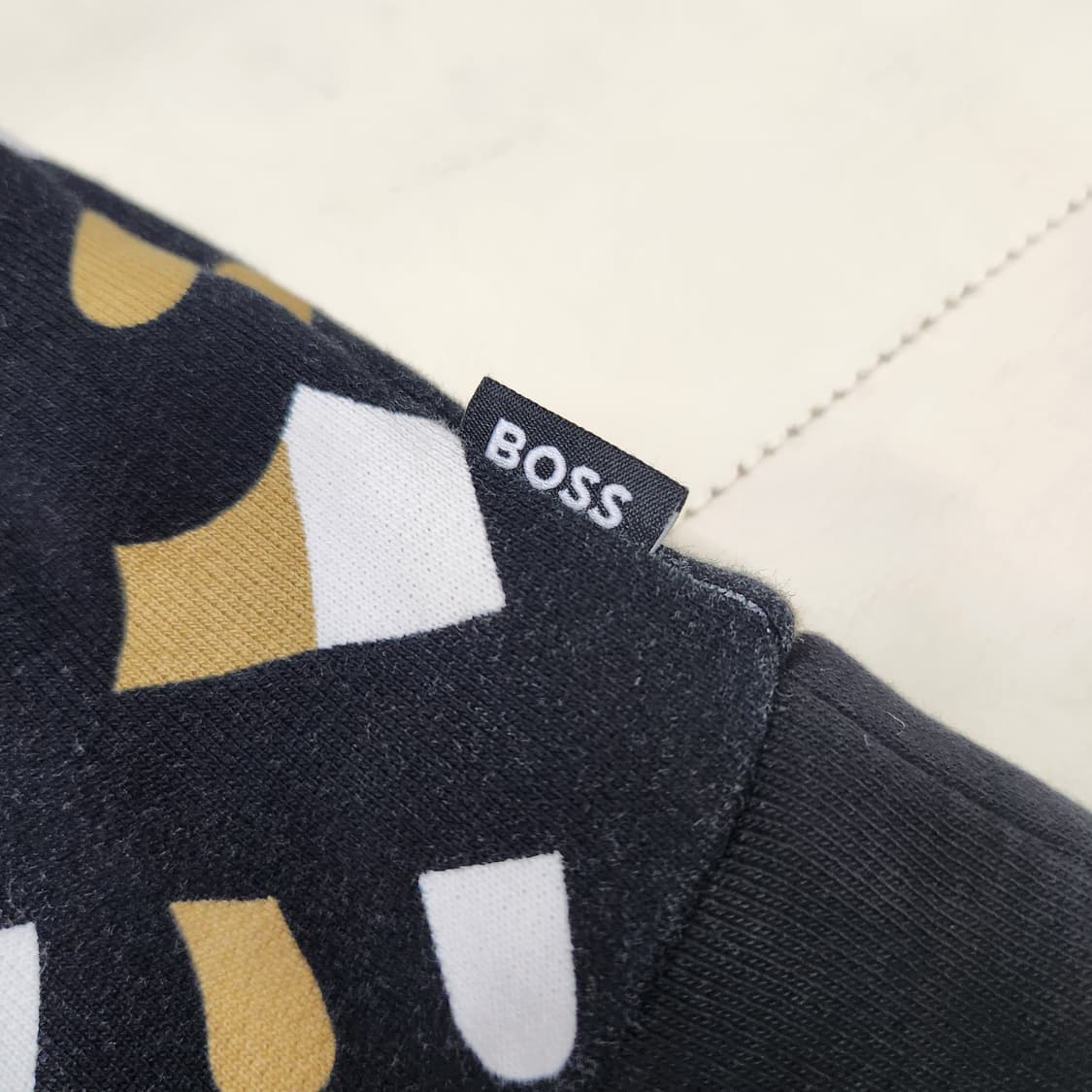 정품 보스 남성 여성 모노그램 맨투맨 티셔츠 XL  상품이미지5