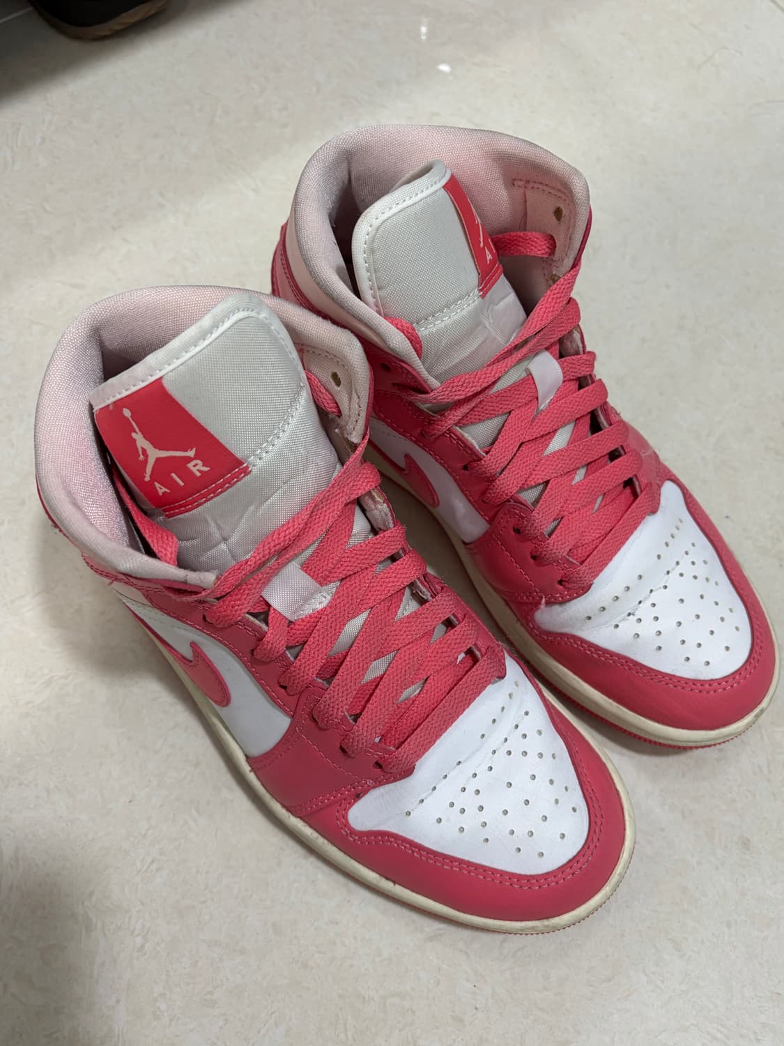 (W) 조던 1 미드 스트로베리 앤 크림 240 상품이미지1