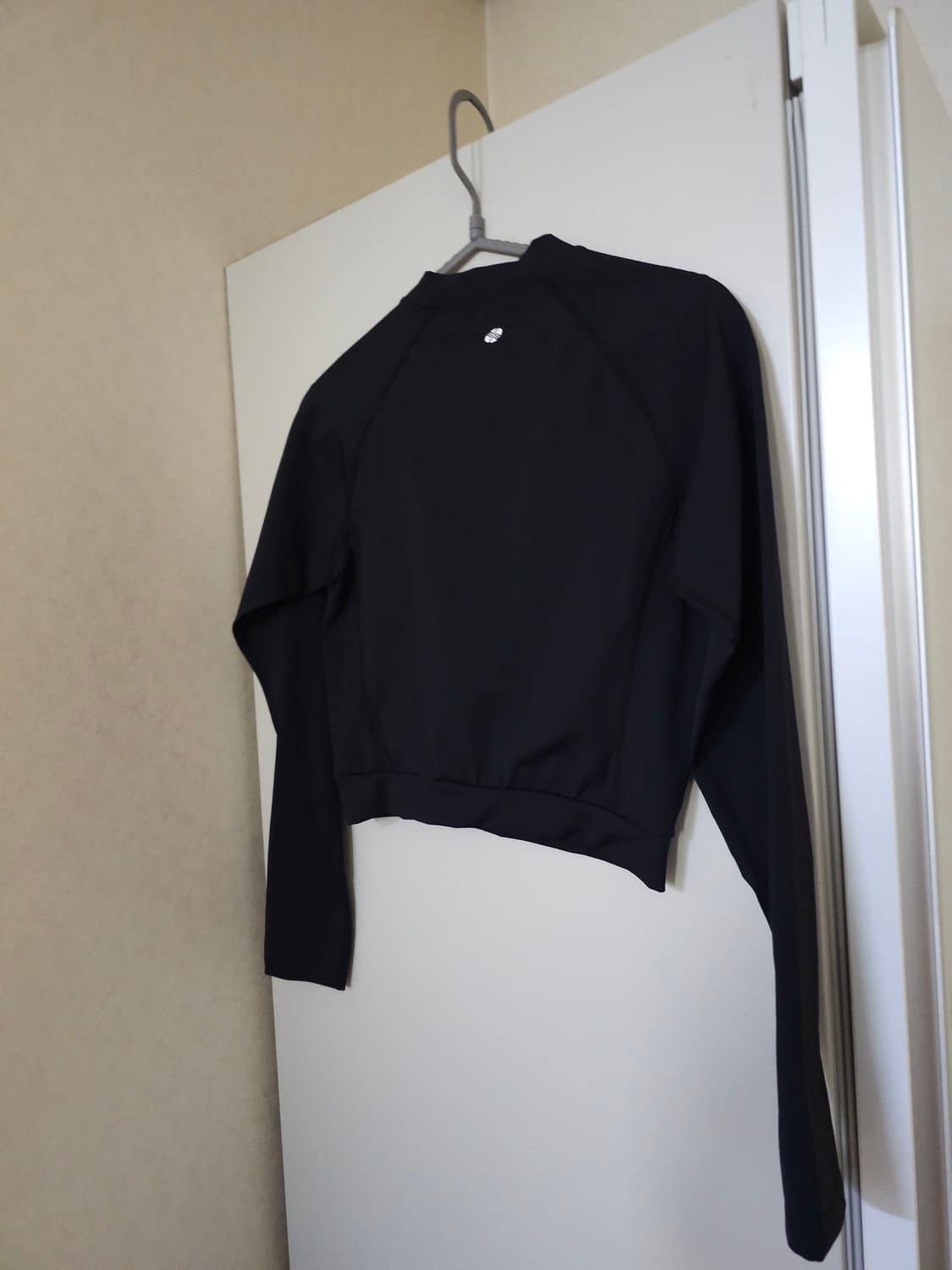 새상품)젝시믹스 블랙 크롭 래쉬가드 XL 상품이미지4