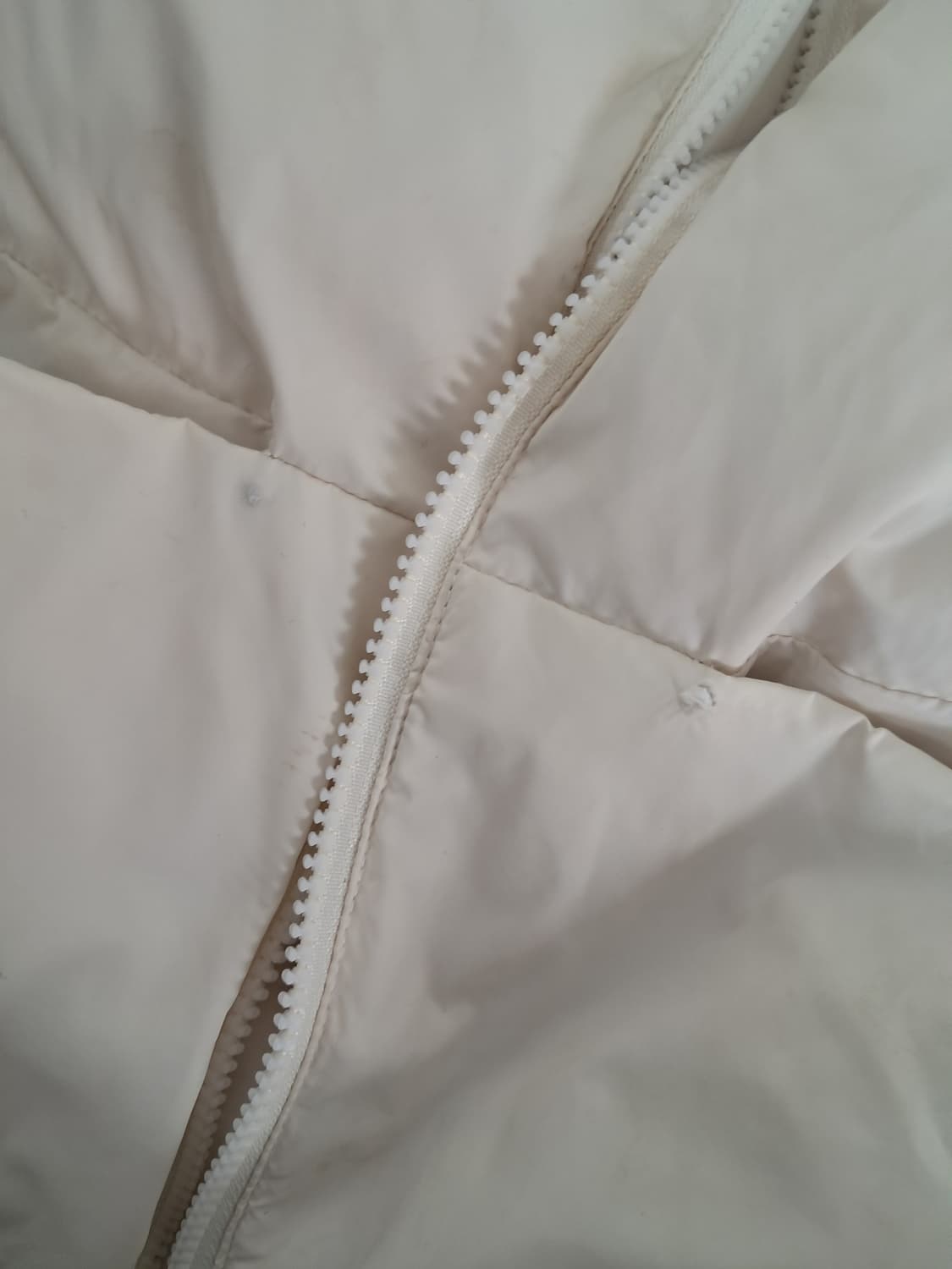 프라다 아이보리 구스 패딩조끼 상품이미지5