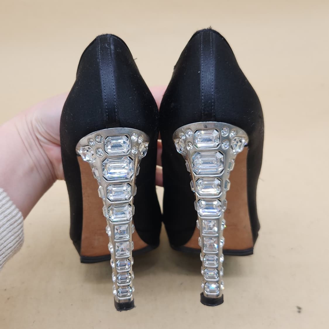 미우미우 크리스탈 펌프스 하이힐35.5 225 굽11 상품이미지4