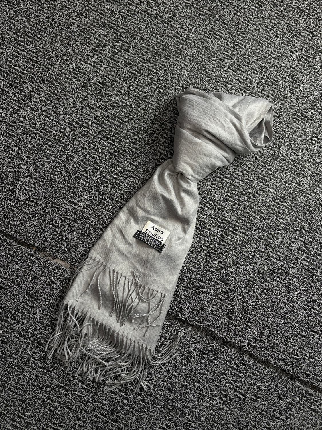 아크네 스튜디오 버진 울 미니멀 머플러 그레이 2206 상품이미지1