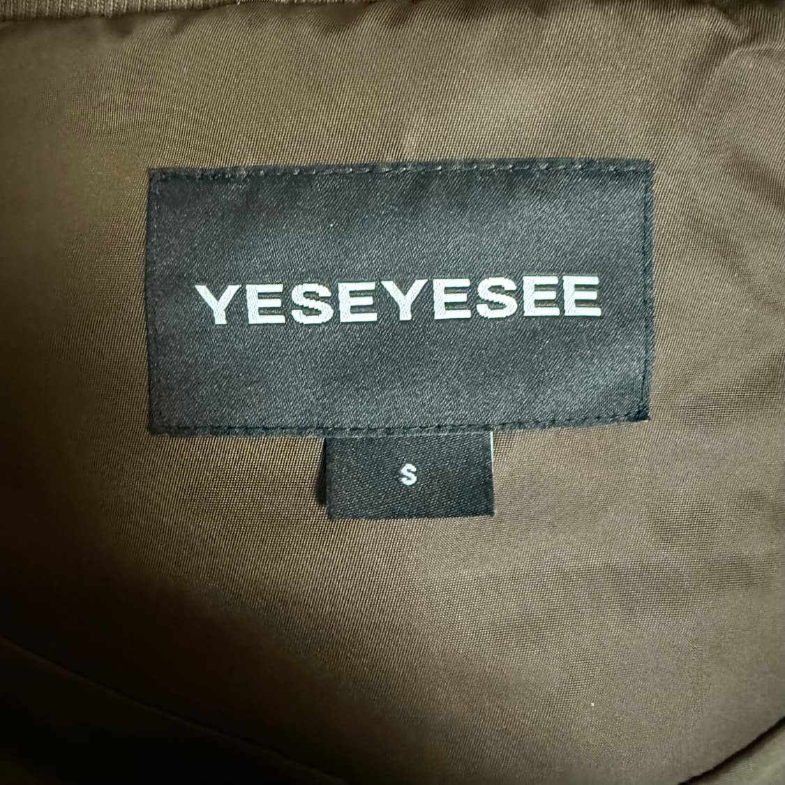 YESEYESEE 브라운 하이넥 스타디움 자켓 상품이미지5