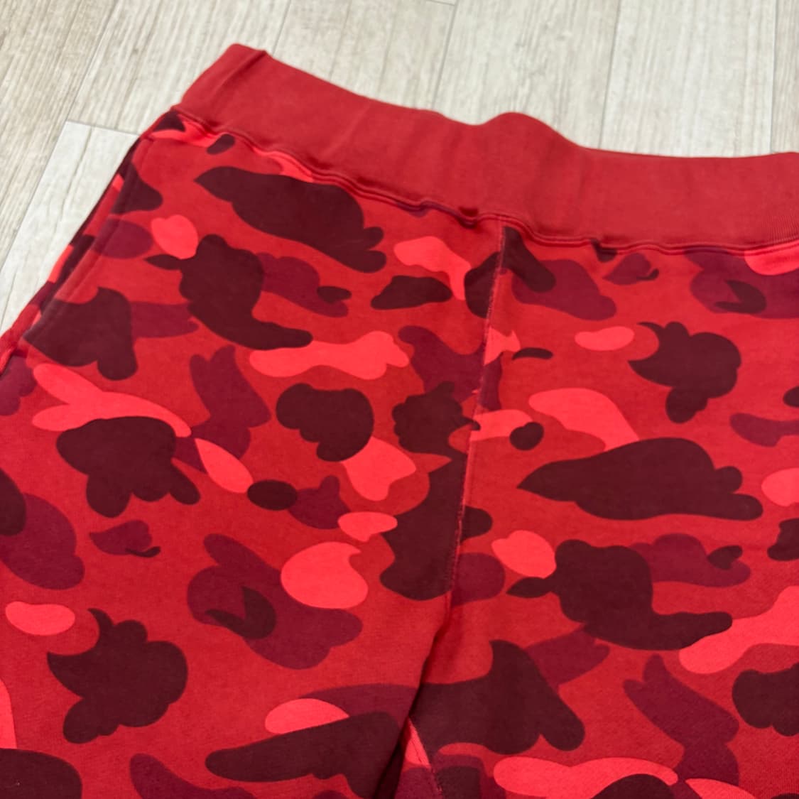 BAPE 레드 카모 반바지 상품이미지3