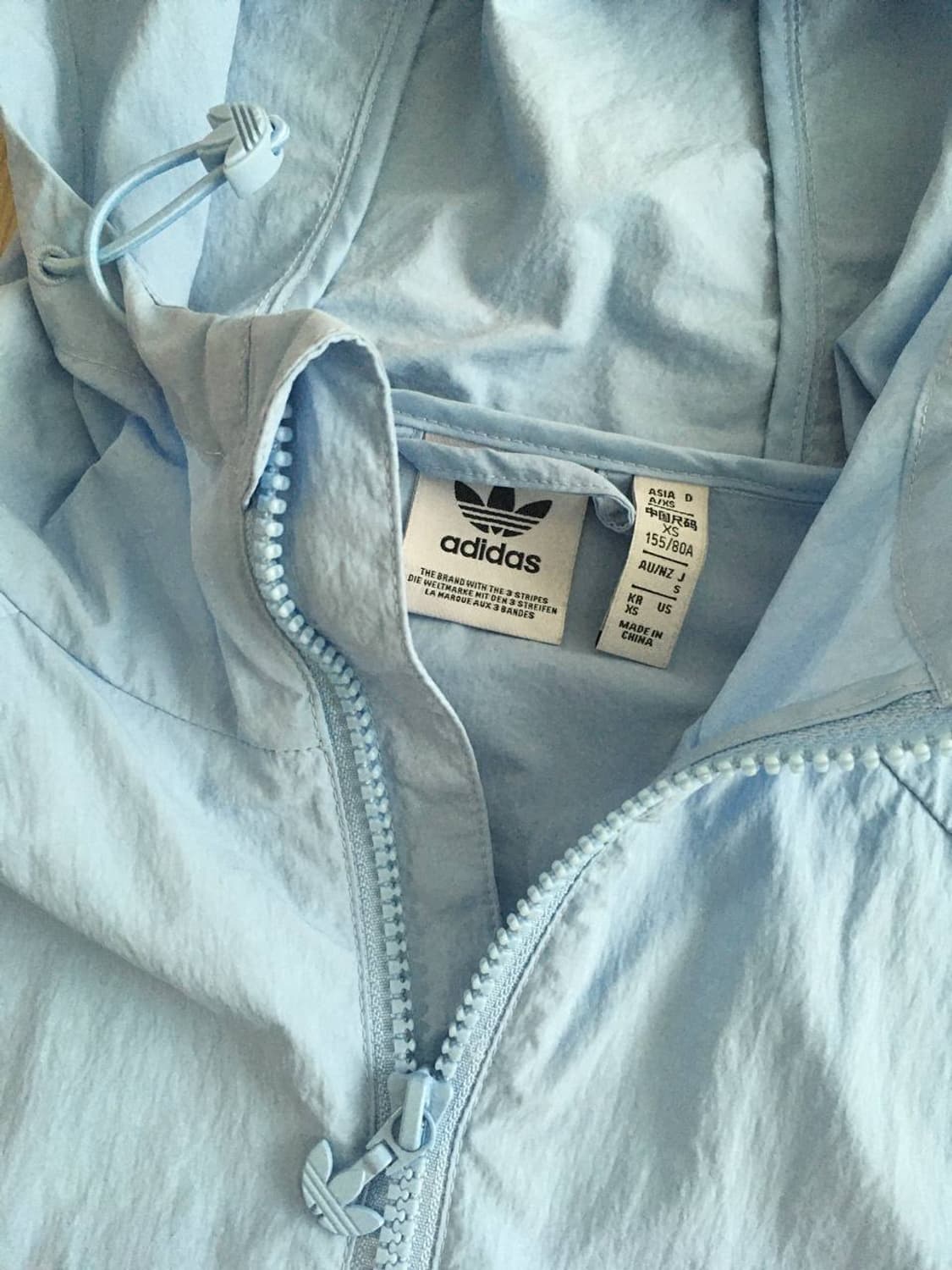 아디다스 시나모롤 윈드브레이크 바람막이 후드 핀터깔 스카이블루 상품이미지3