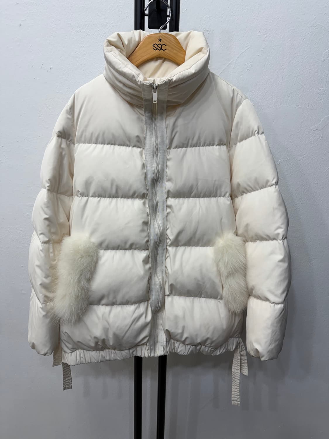 정품) O2ND 오즈세컨 한섬 퍼 포인트 패딩 55 상품이미지1