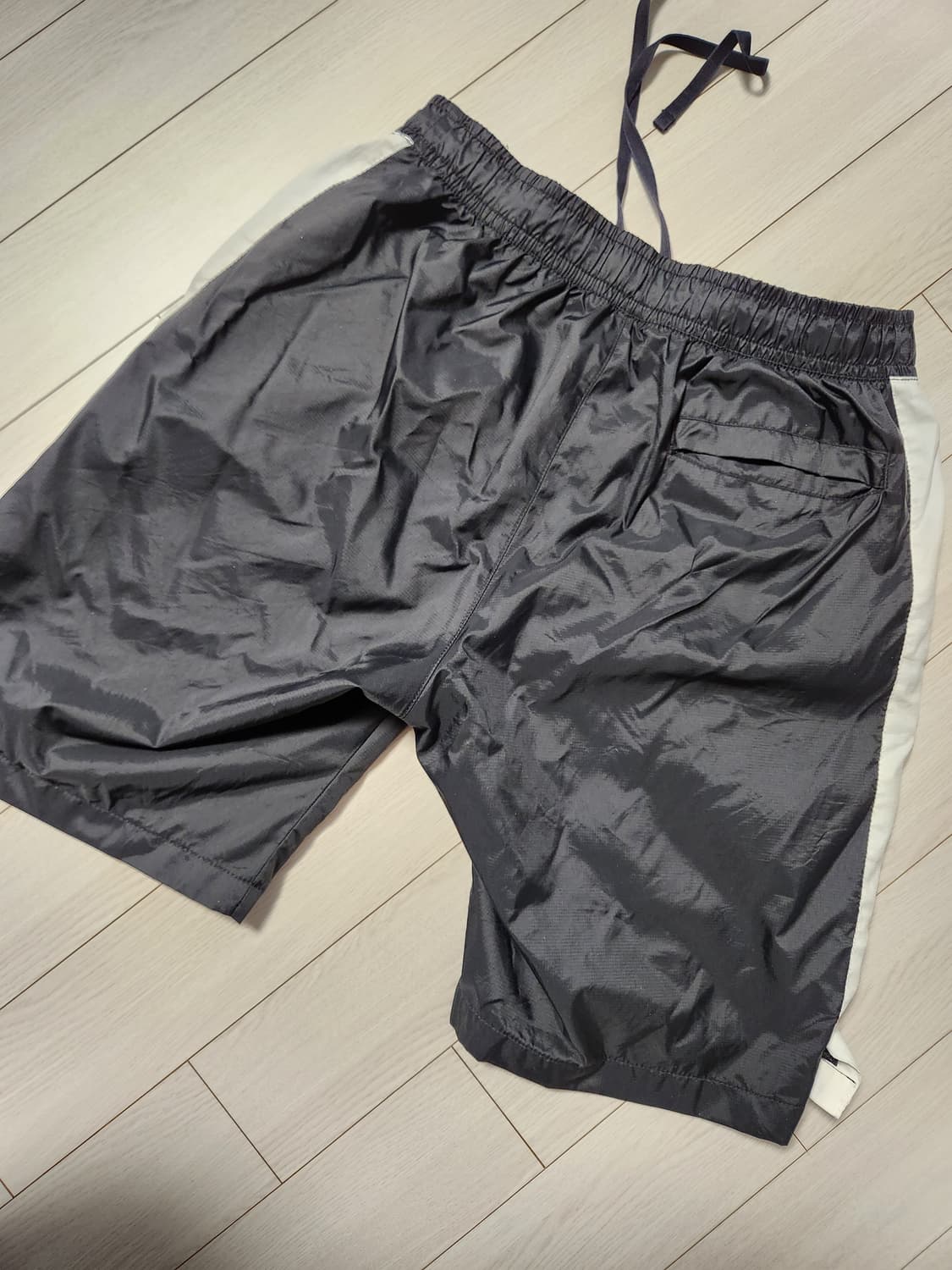 나이키 NSW 우븐 코어 트랙 쇼츠 반바지 사이즈M

오염 하자없이 깨끗 상품이미지6