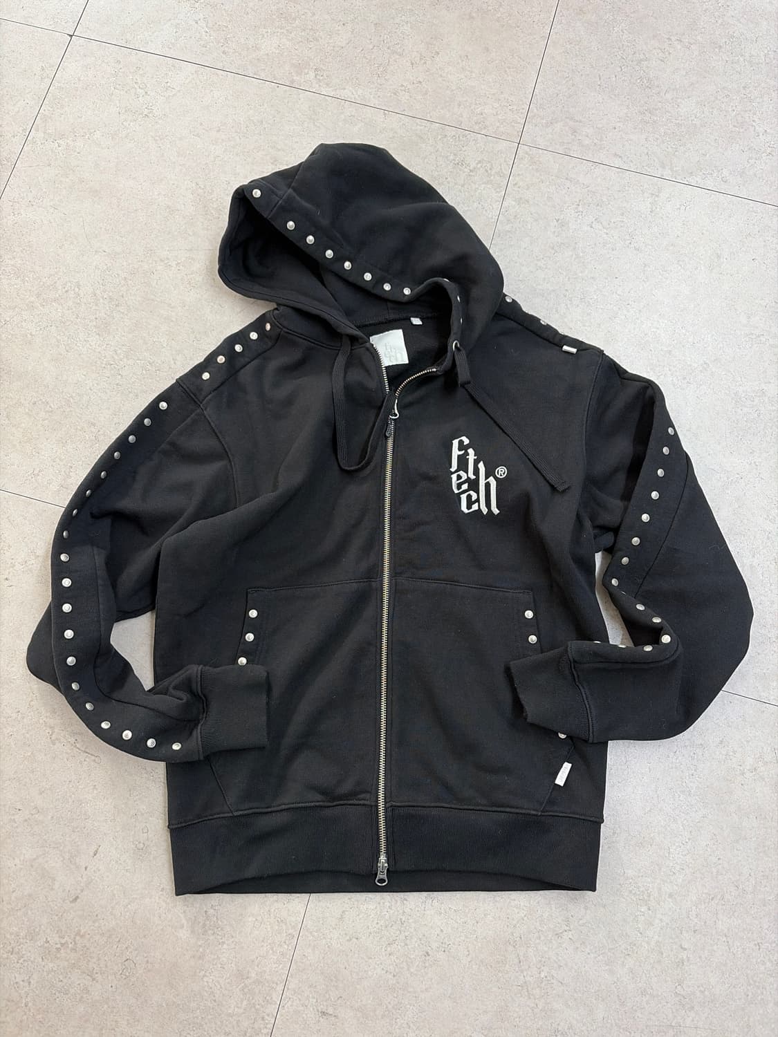 페치 선데이 블랙 스터드 후드 집업 상품이미지1