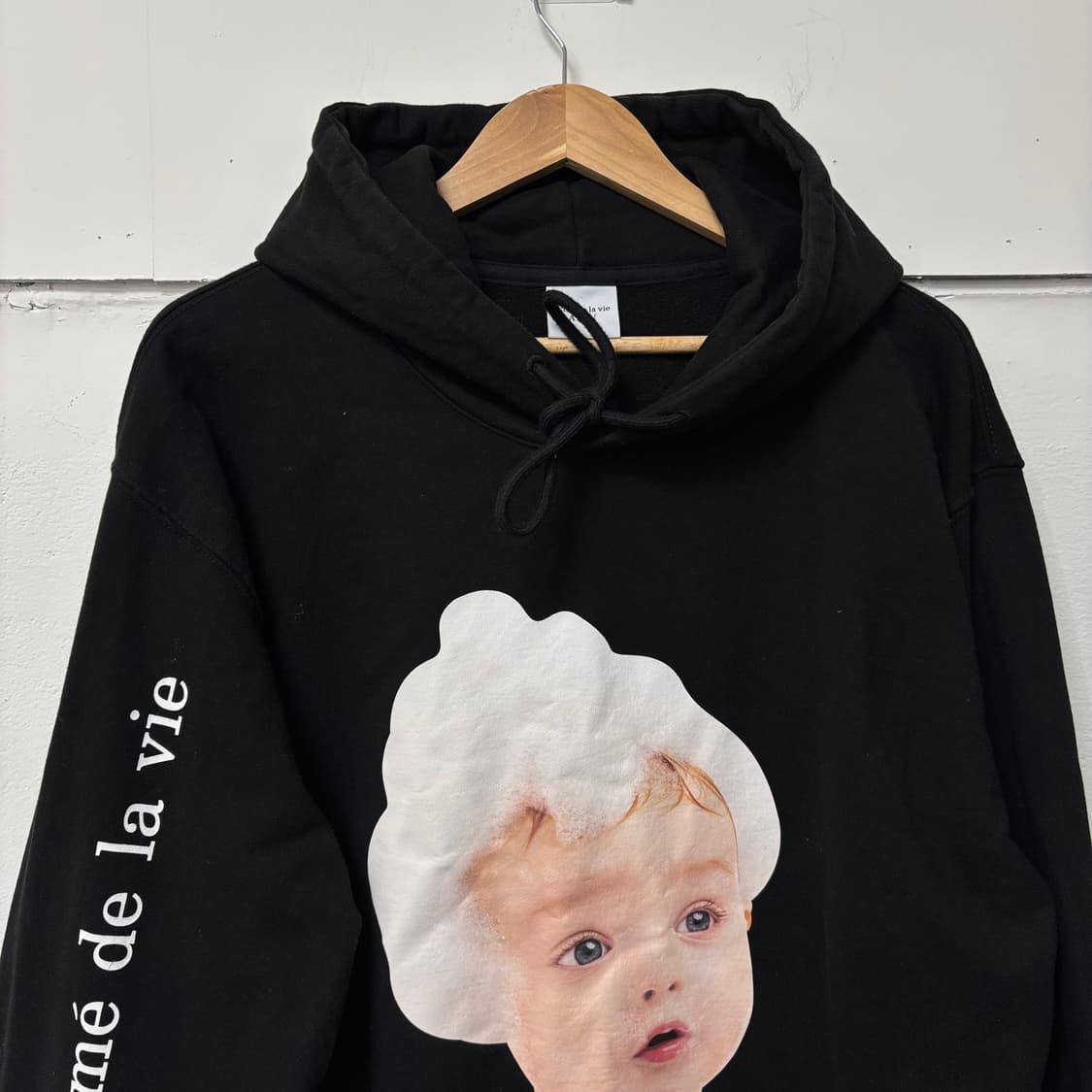 아크메드라비 블랙 프린팅 후드티 상품이미지2