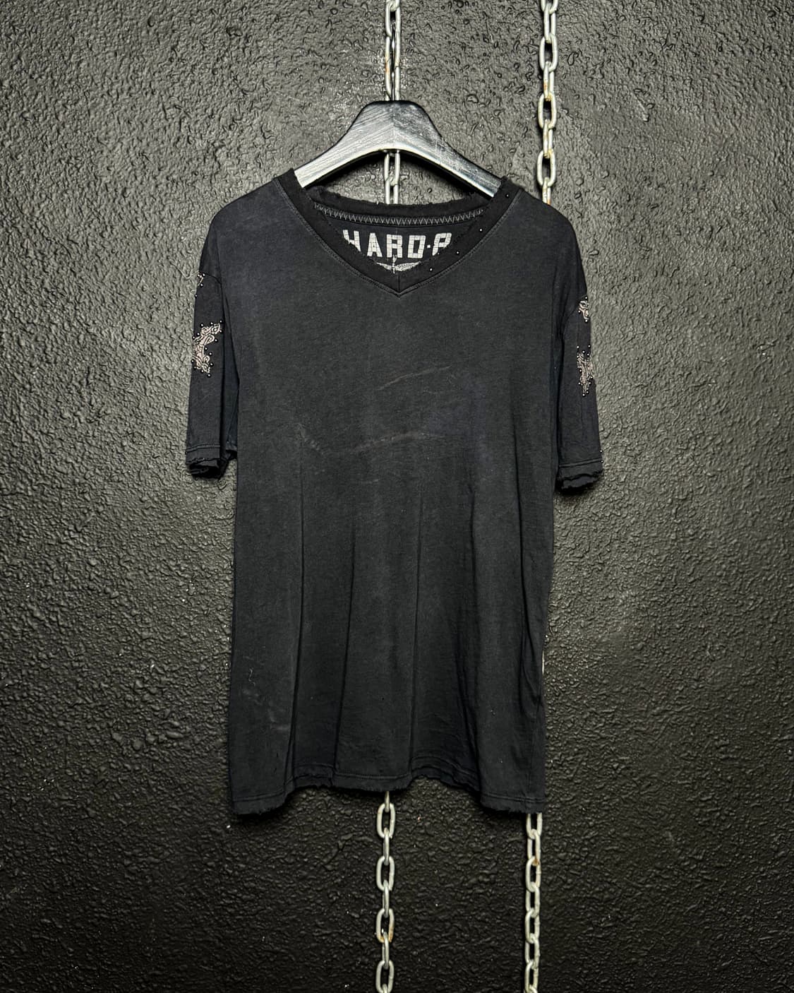 HARD-8 – Cross Graphic V-Neck T-Shirt 상품이미지6