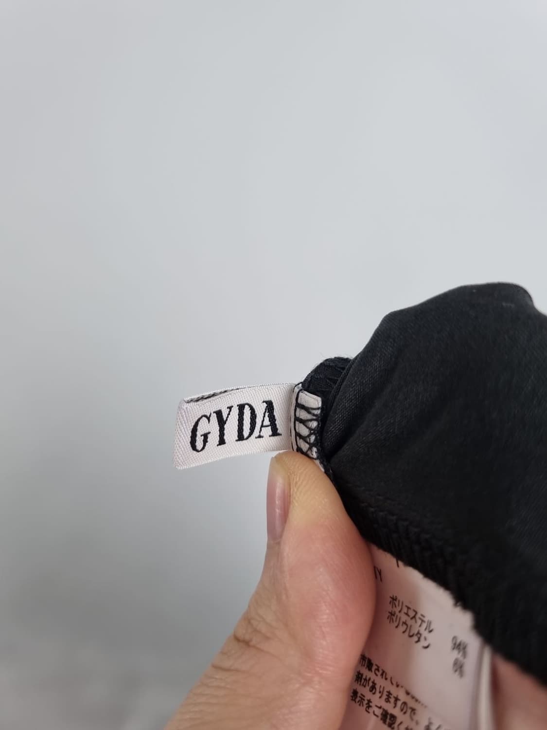 GYDA 블랙 오프숄더 블라우스 상품이미지4