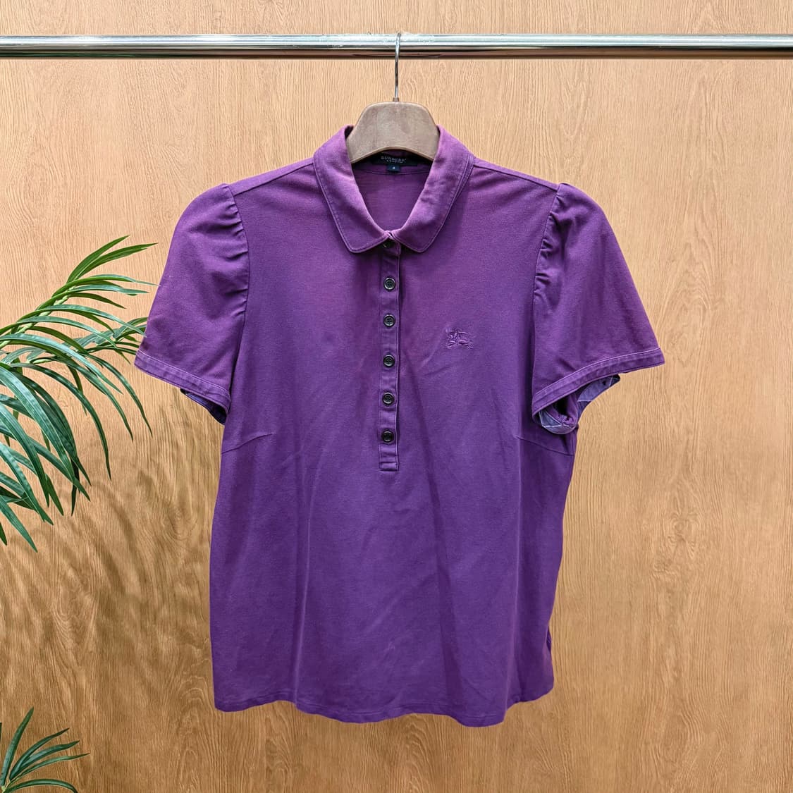 버버리 런던 코튼 반팔 티셔츠 카라넥 퍼프 숄더 로고 자수 디테일 퍼플 상품이미지1