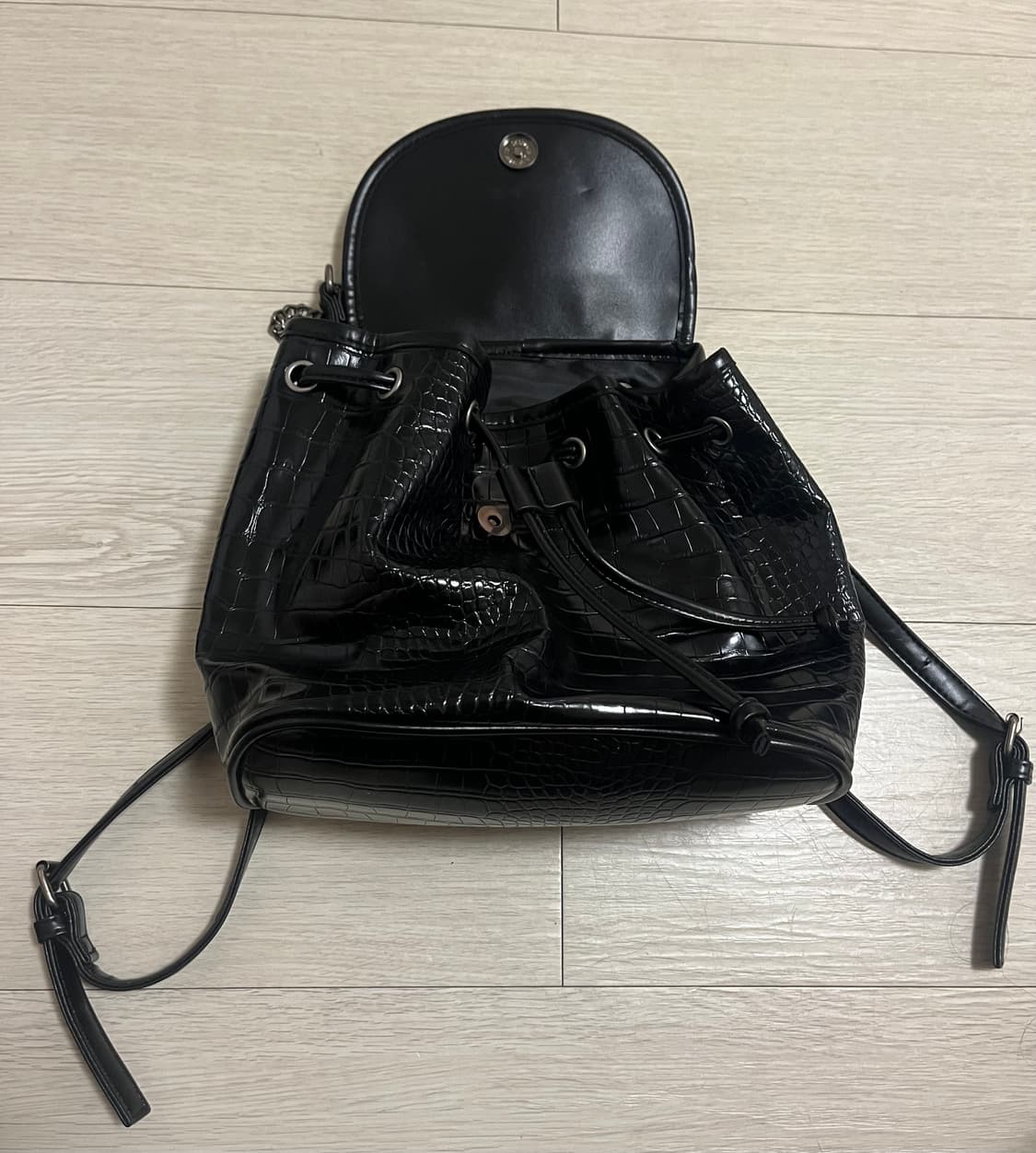 네스티팬시클럽 CHAIN BUCKET BACKPACK 상품이미지3