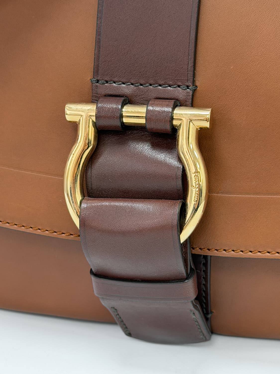 페라가모 간치니 버클 레더 크로스백 상품이미지7