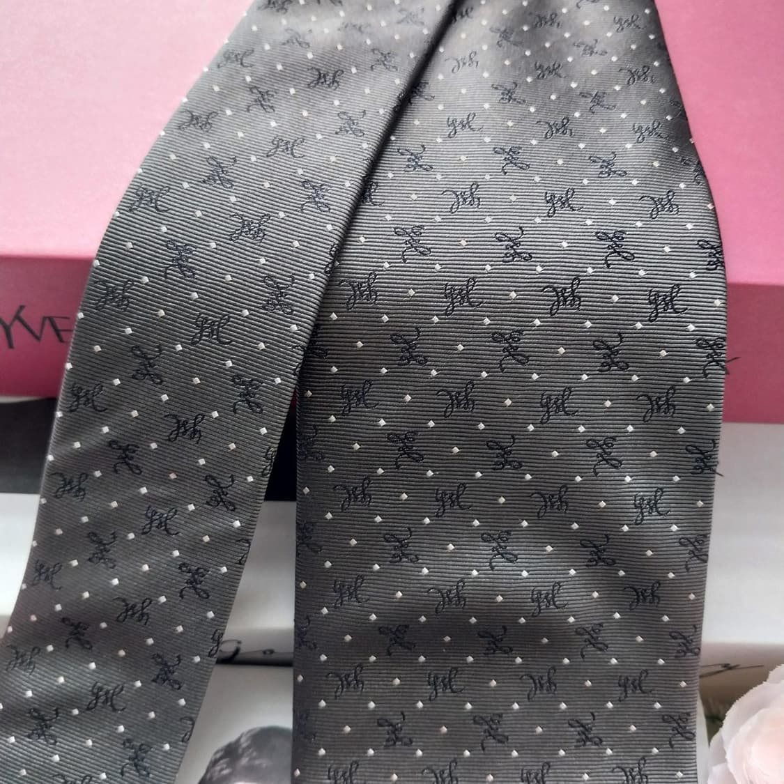 입생로랑 실크 그레이 자카드 슬림 넥타이 8cm A+등급 K1322
 상품이미지3