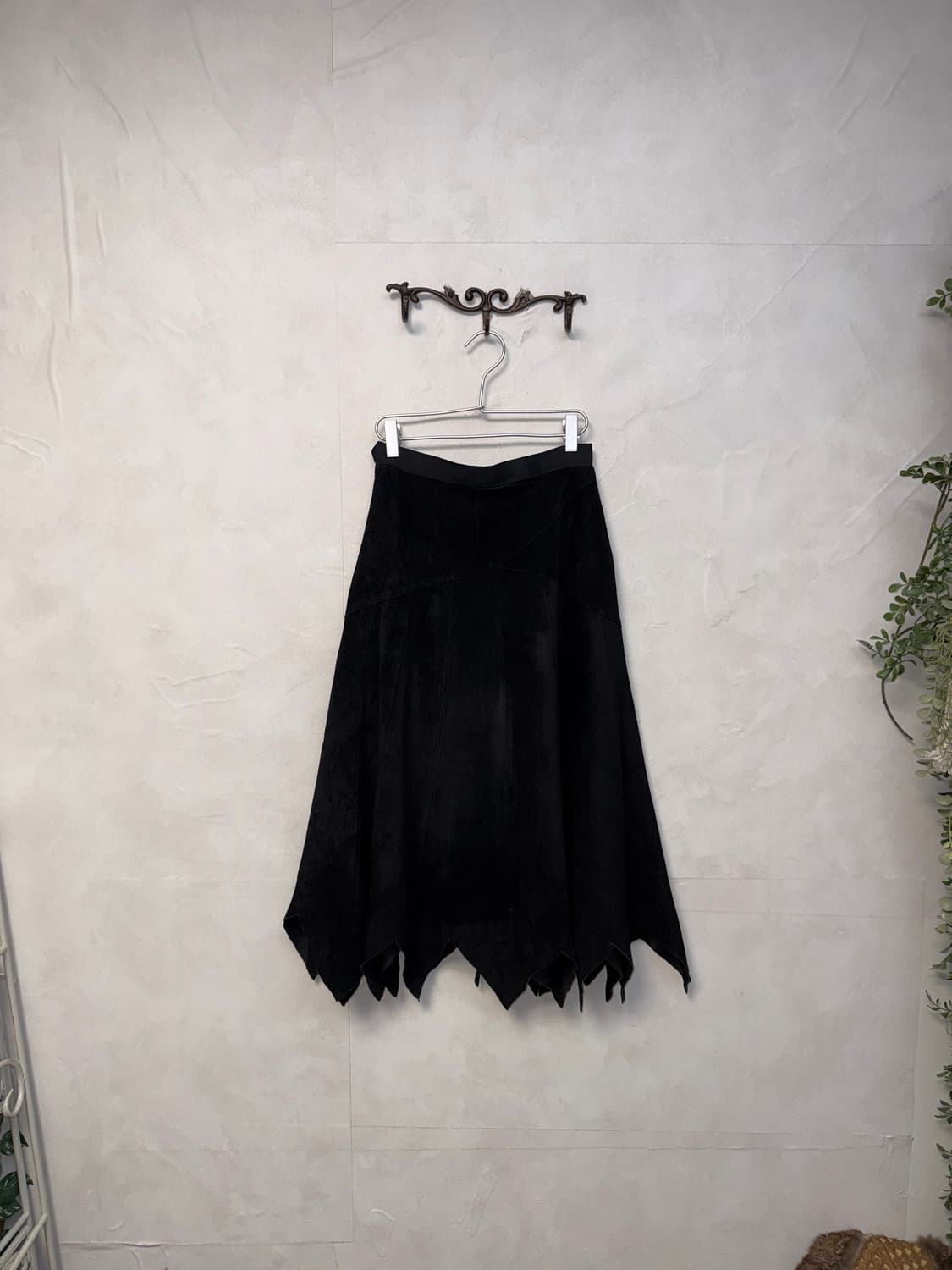 Black unbalanced cut off real suede sk 상품이미지3