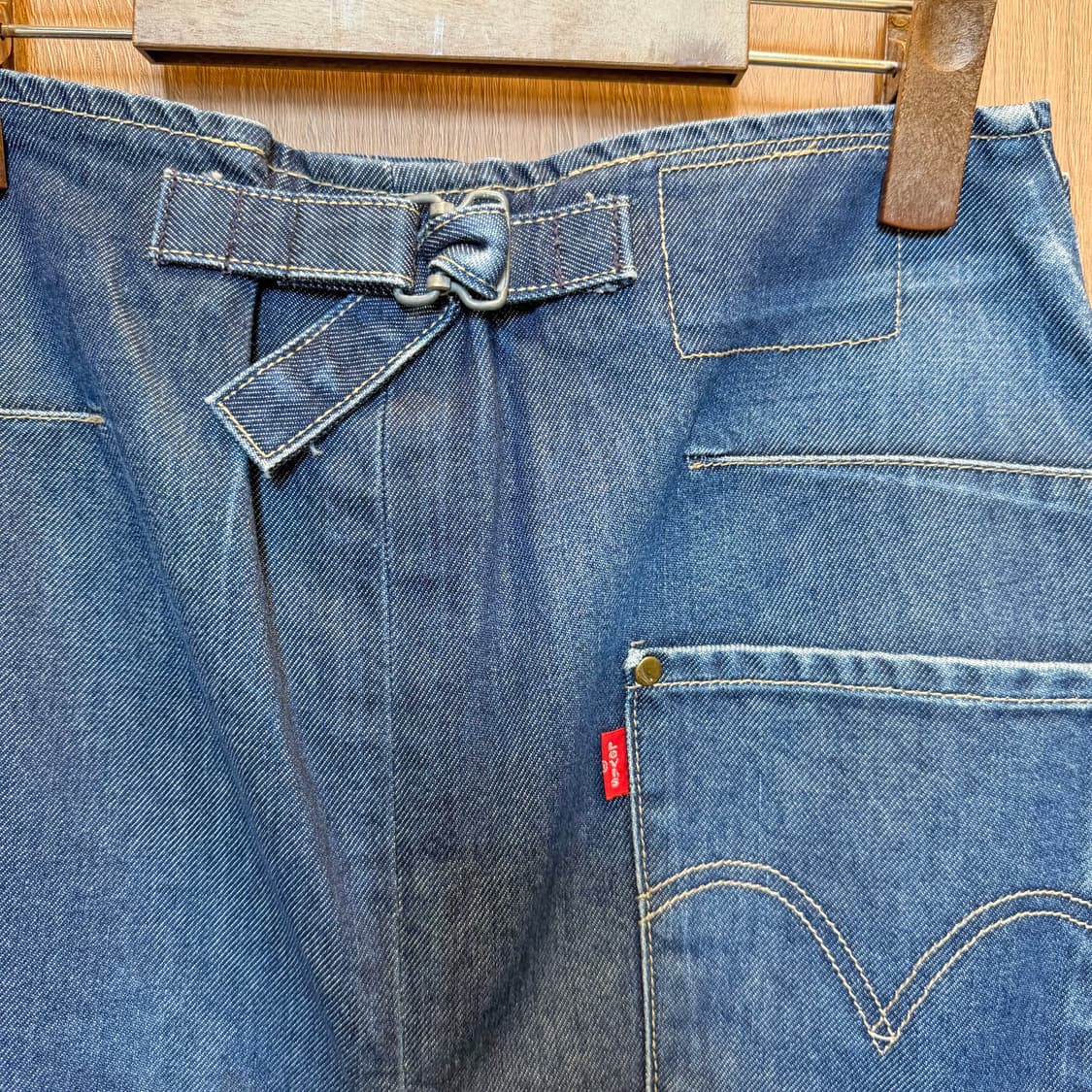 리바이스 엔지니어드 진 데님 롱 스커트 백 버클 스트랩 디테일 인디고 상품이미지5