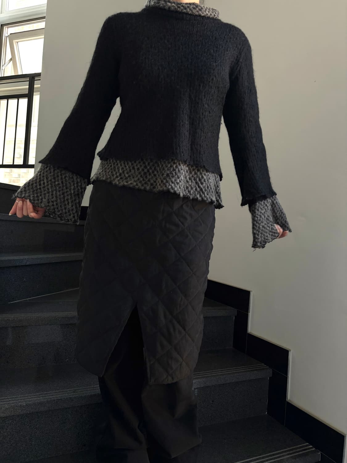 블랙 퀄팅 패딩 미디스커트 상품이미지1