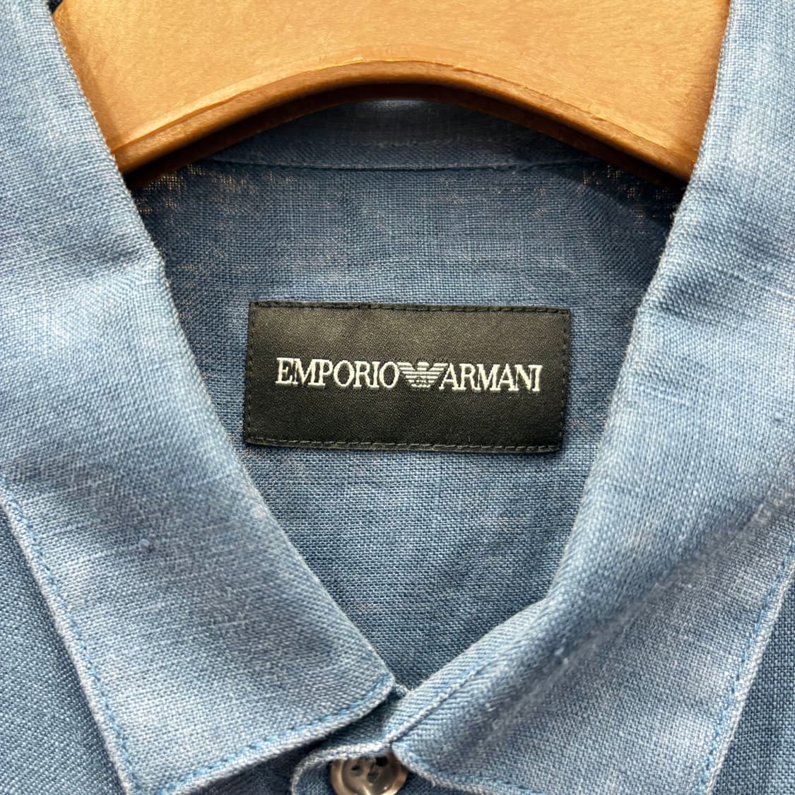 엠포리오 아르마니 린넨 블렌드 긴팔 셔츠 미니멀 히든 버튼 디테일 블루 상품이미지6