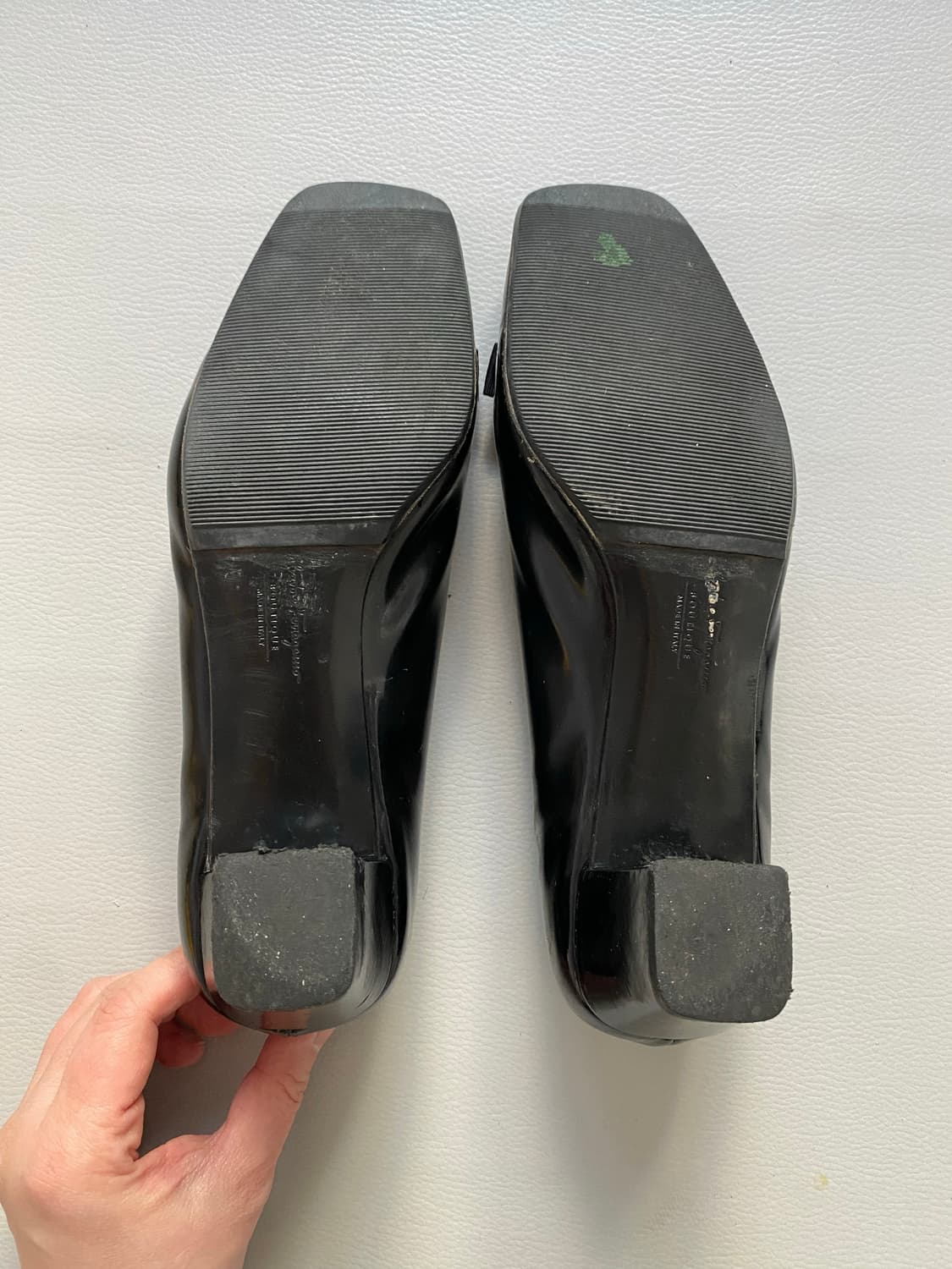 [페레가모] 블랙 에나멜 미들힐 펌프스 (6D / 230mm)(정품) 상품이미지2