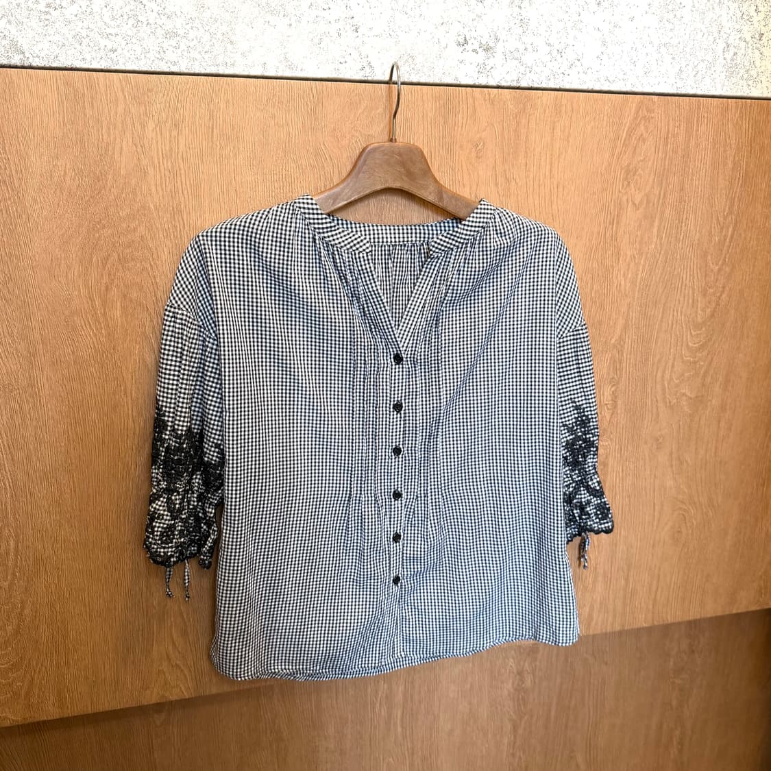 빈티지 깅엄 체크 블라우스 소매 레이스 자수 배색 디테일 루즈핏 화이트 상품이미지1