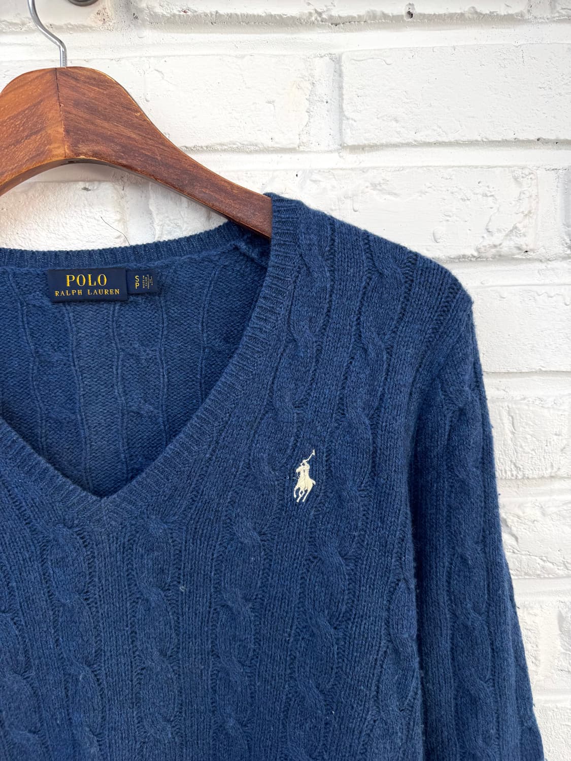 폴로 블루 브이넥 케이블 니트 상품이미지4
