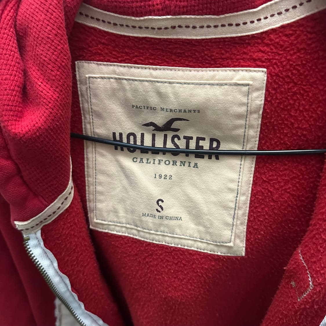 Hollister 홀리스터 키치 레드 데미지 기모 후드집업 상품이미지2