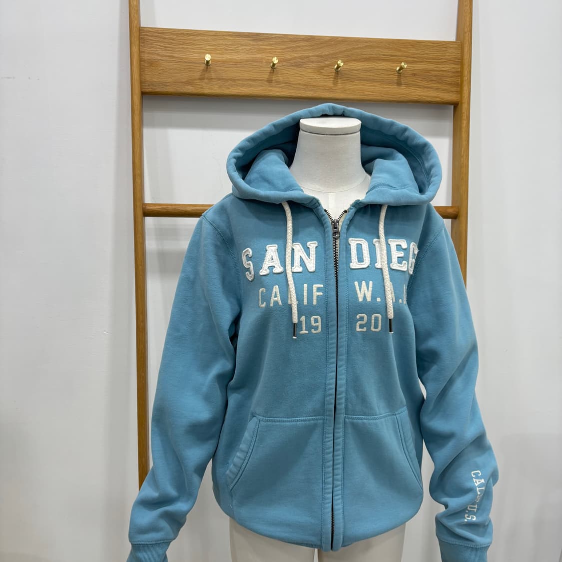 WHO.A.U 후드집업 상품이미지1