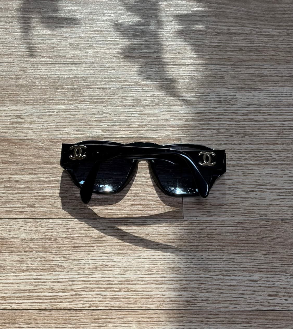 Chanel Big Logo Sunglasses 상품이미지3
