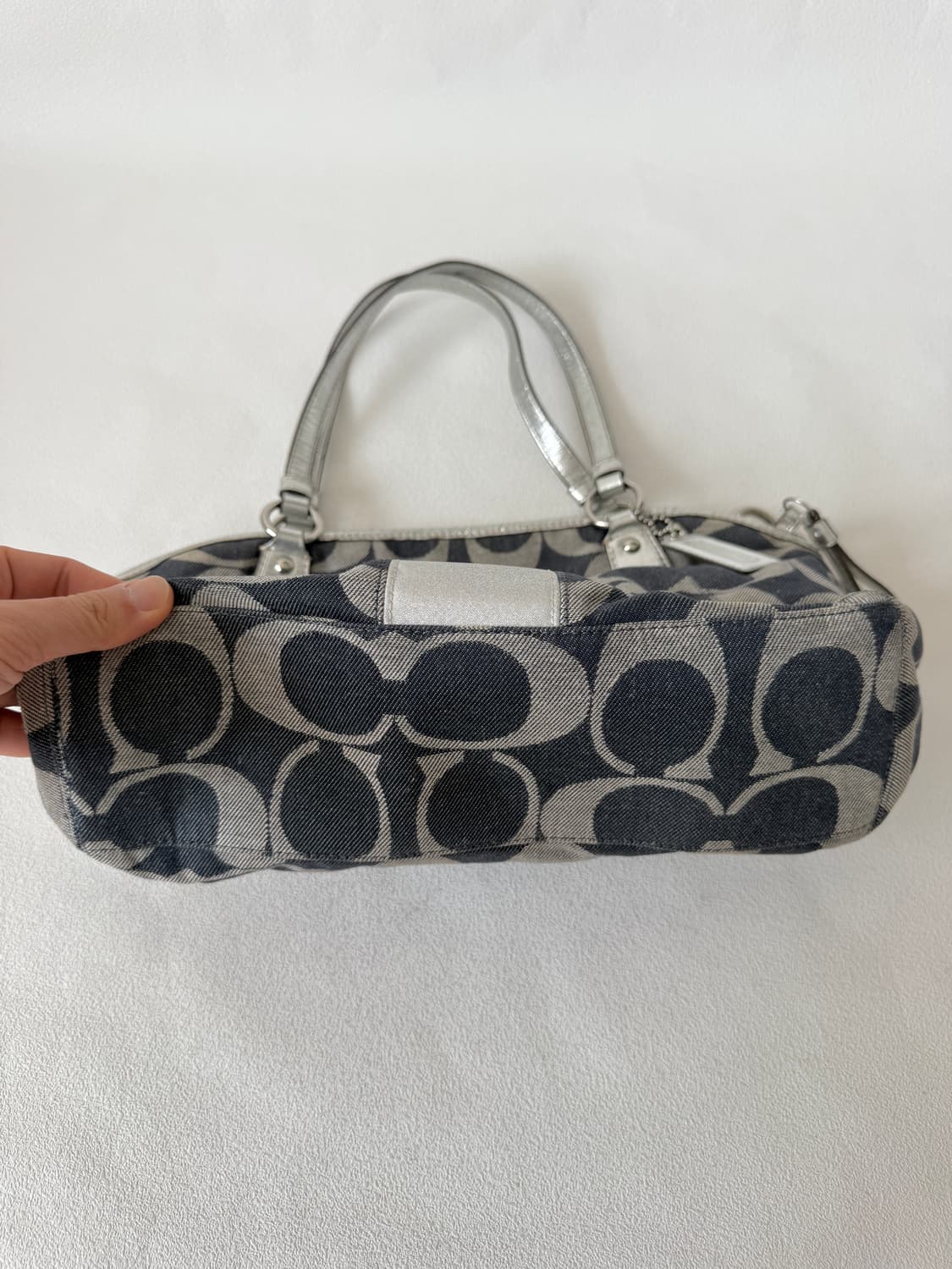 코치(COACH) 모노그램 데님 토트백(크로스 가능) 상품이미지5