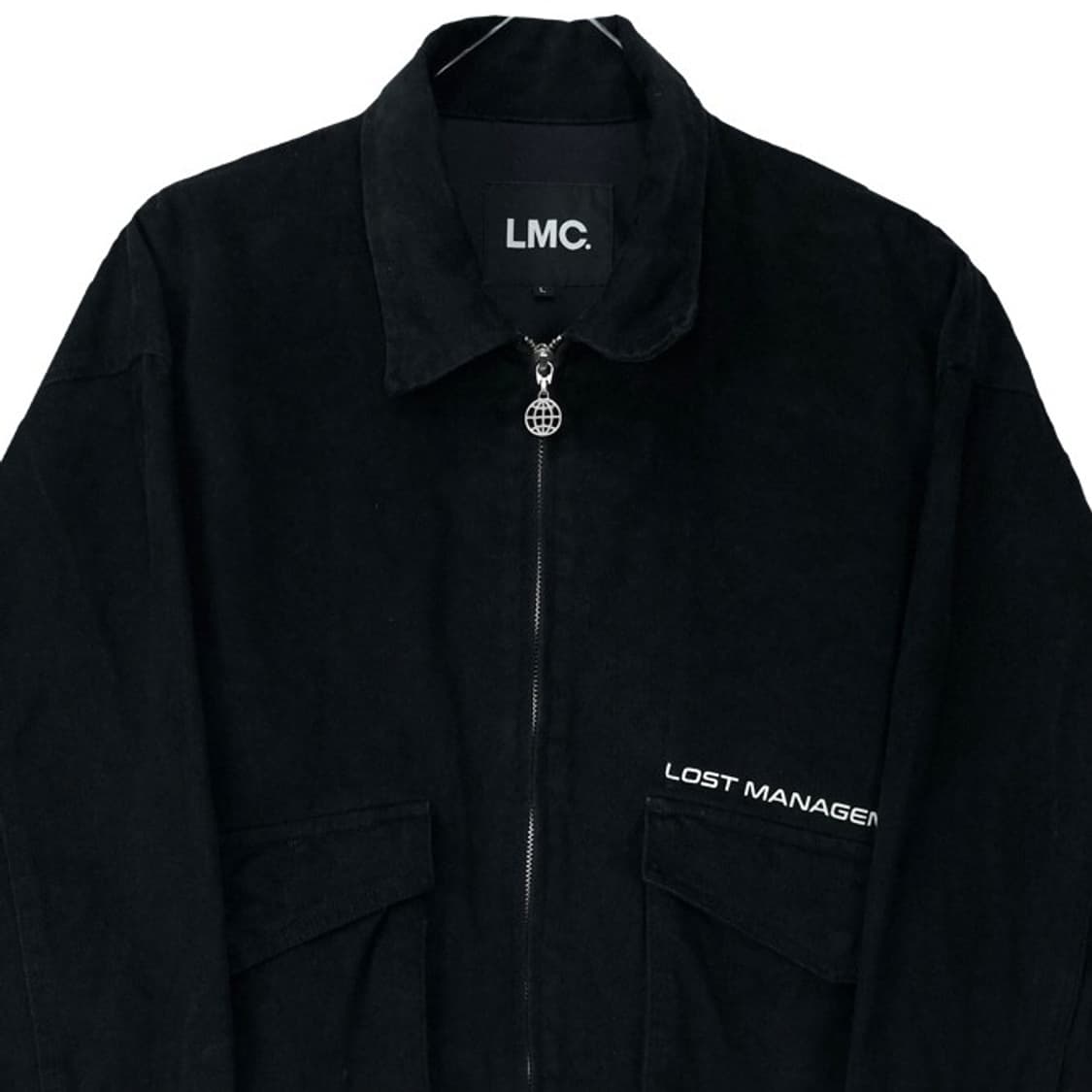 [LMC] 뒷판 빅로고 인조 스웨이드 크롭 집업 자켓 블랙 M15564 상품이미지4