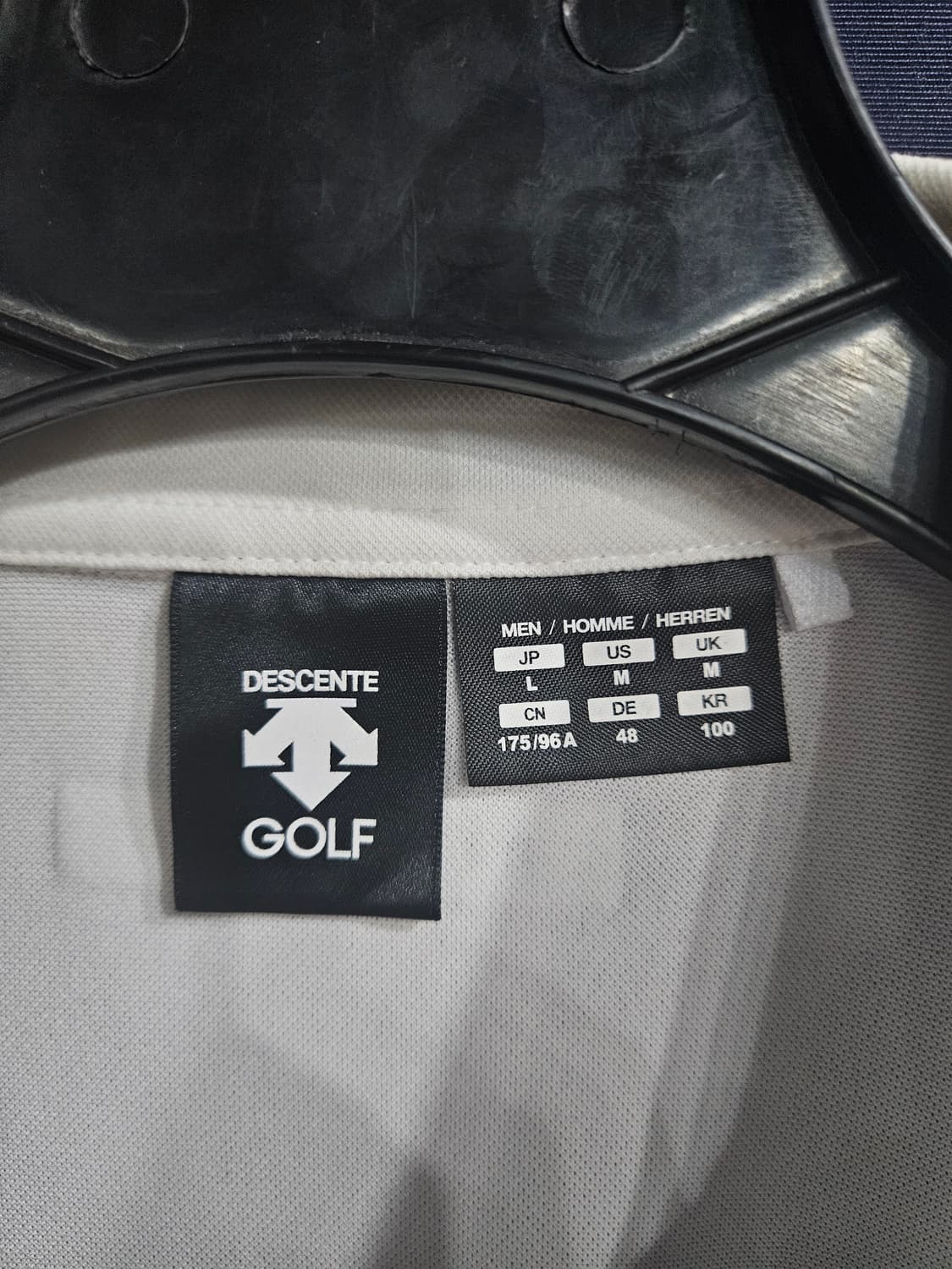 데상트 문양 화이트 남성 슬림핏 100 골프 카라긴팔티  상품이미지3