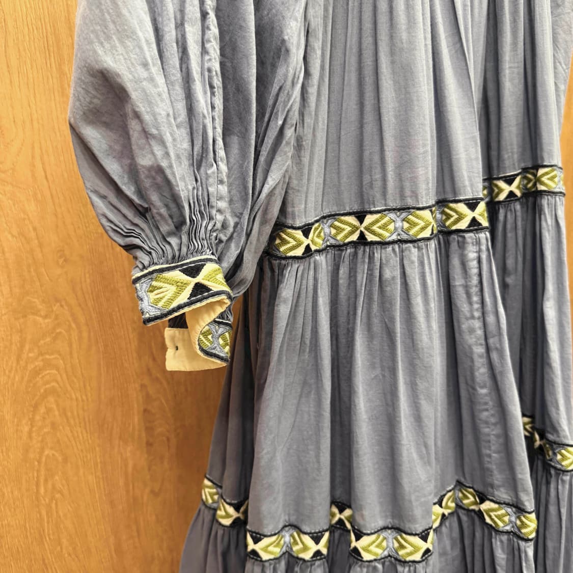 토리버치 자수 트리밍 보헤미안 티어드 원피스 볼륨소매 셔링 디테일 블루 상품이미지6