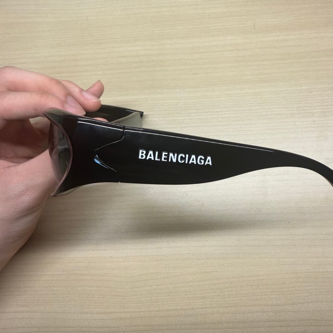 발렌시아가 스위프트 오발 선글라스 블랙 상품이미지3