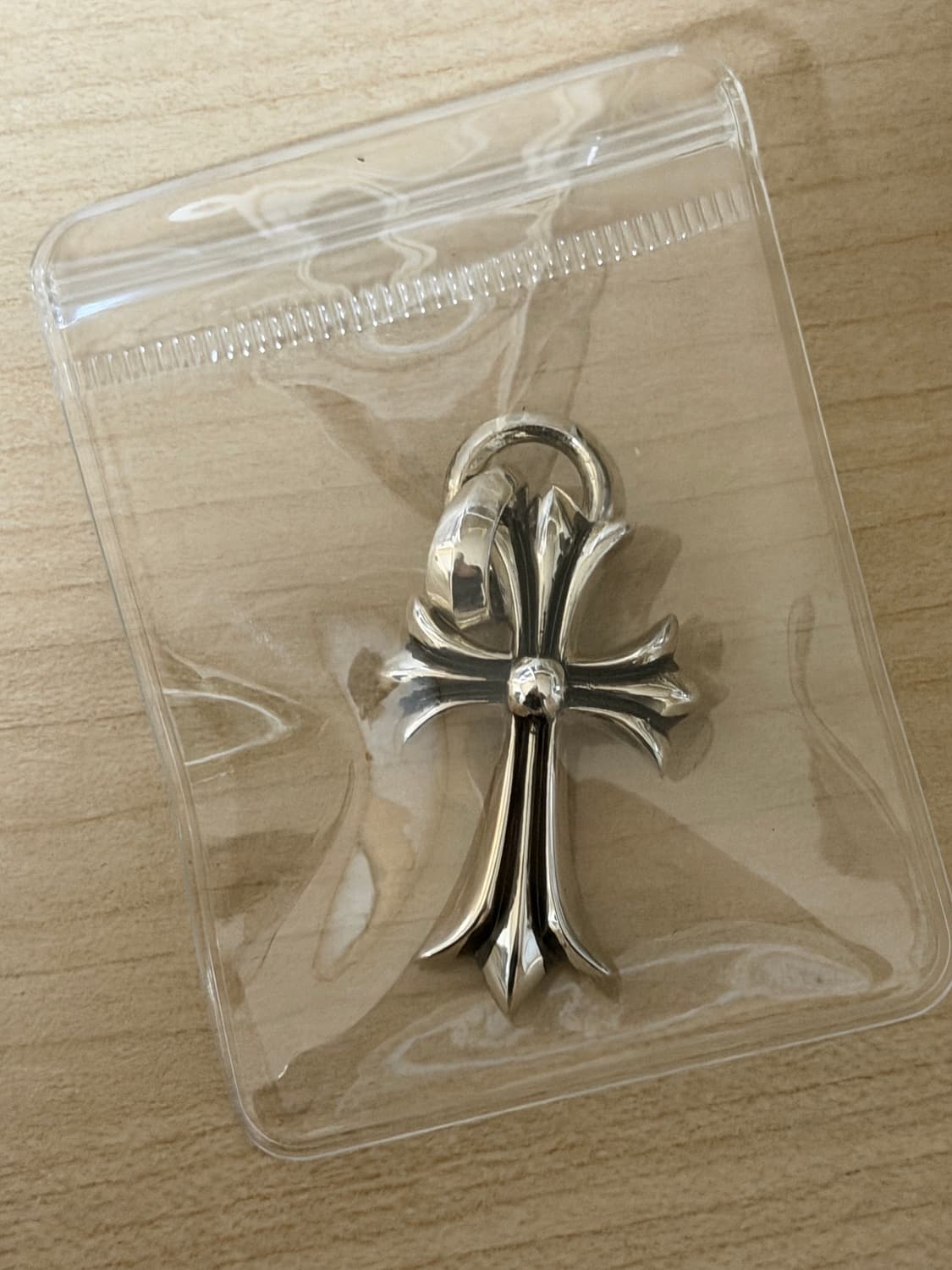 크롬하츠 스몰크로스 베일 펜던트 상품이미지1