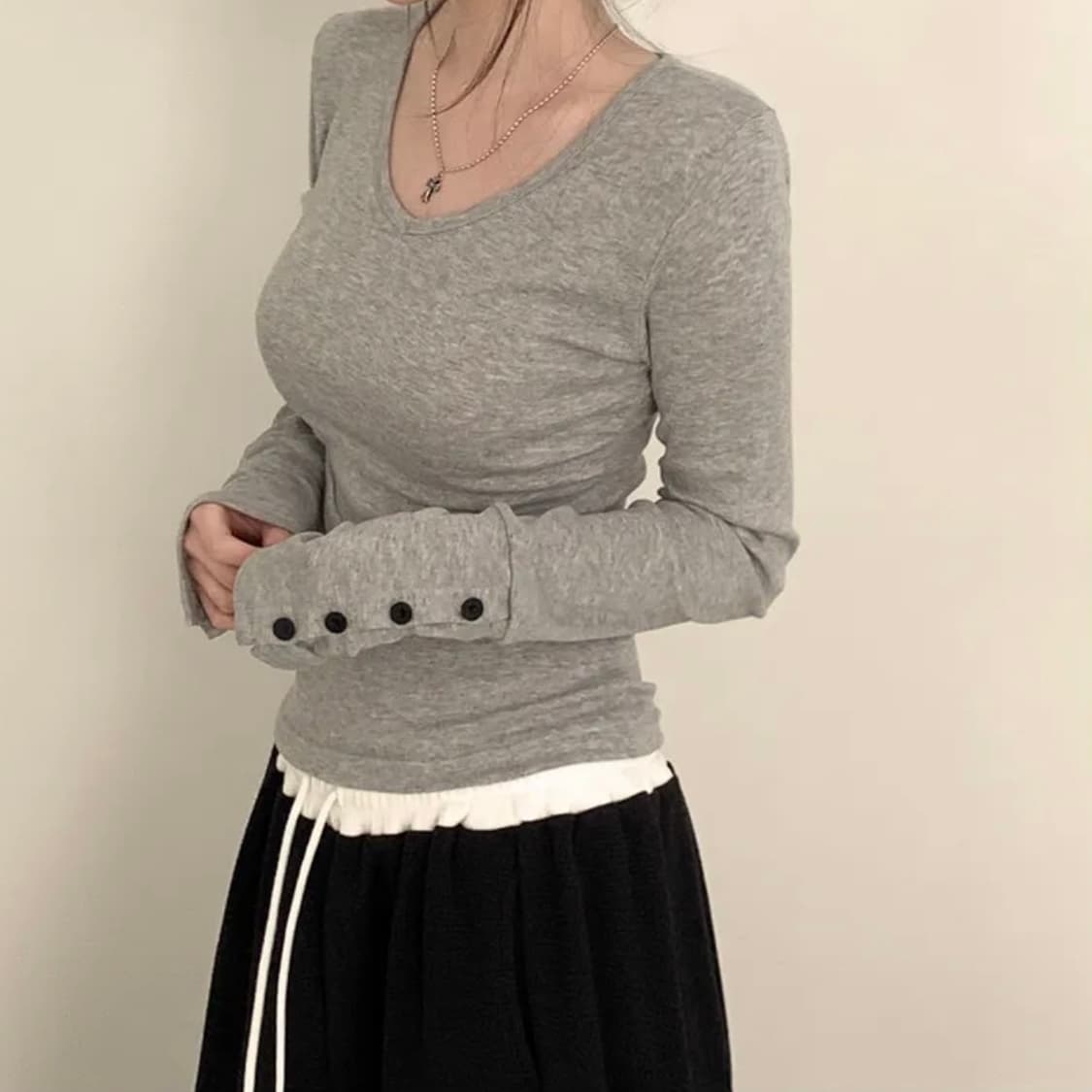 브이넥 소매버튼셔링 긴팔티 상품이미지1