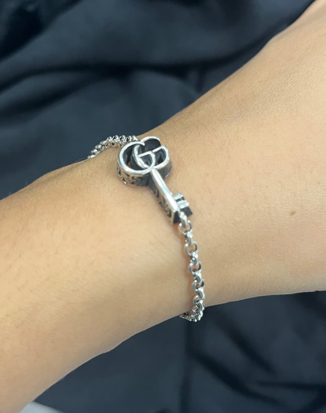 구찌 GG 마몽 키 참 팔찌 (실버) 상품이미지4
