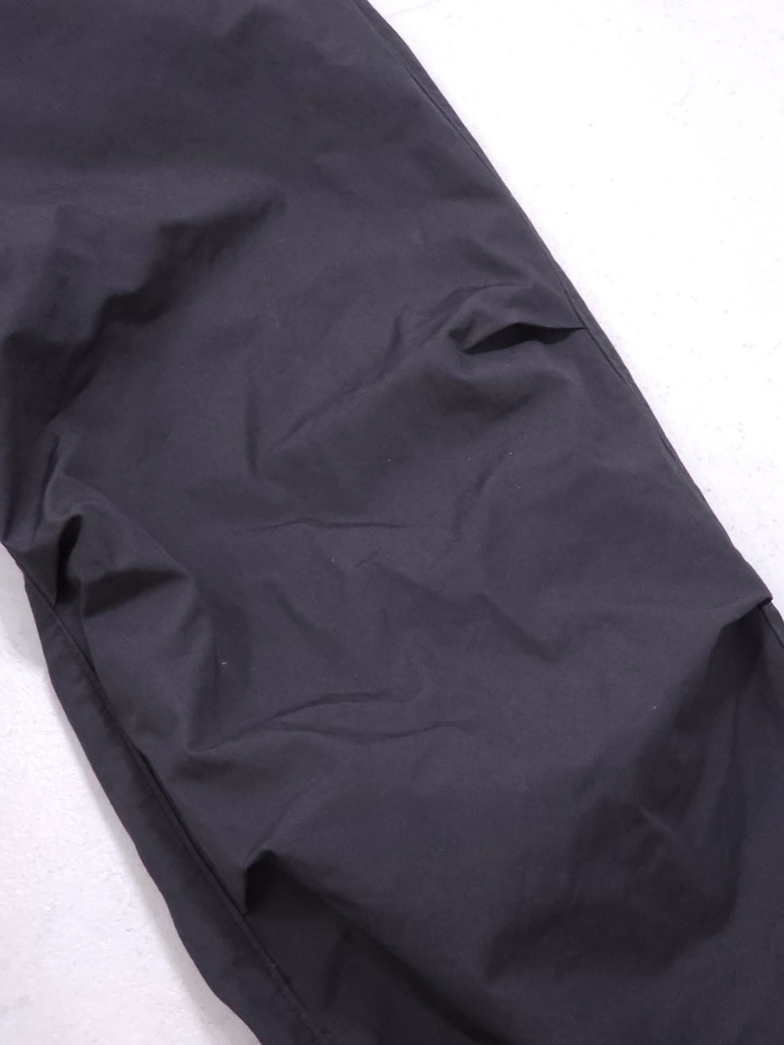 [79] 유니클로 차콜 그레이 파라슈트 팬츠 상품이미지4