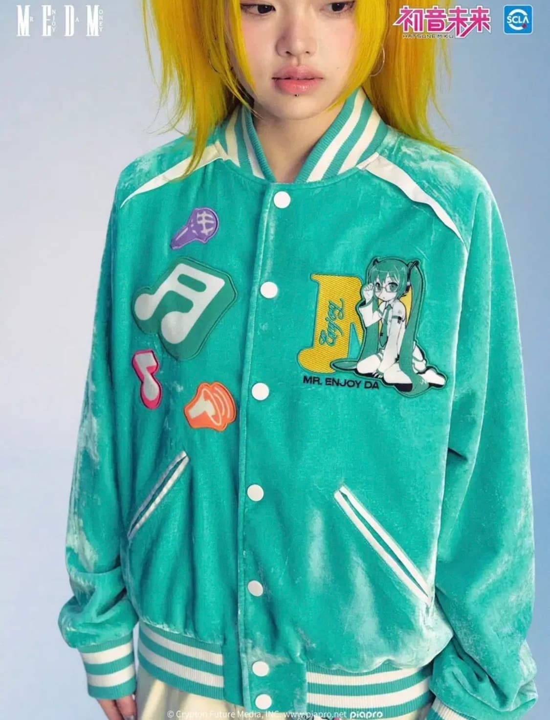 (L)MEDM X 하츠네미쿠 콜라보 벨벳 자수 패치 스타디움 바시티 자켓 상품이미지2