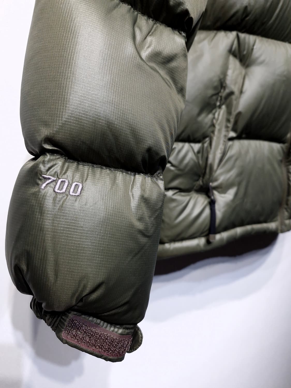노스페이스 700필 눕시 구스다운 패딩 카키(90) 상품이미지4