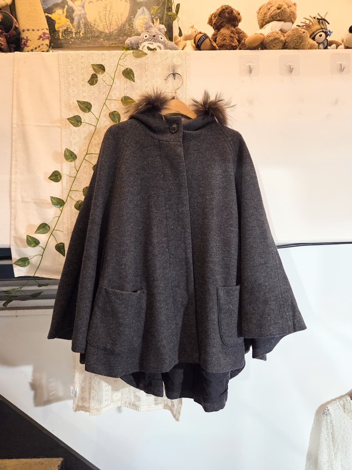 차콜 케이프 울 코트 상품이미지1