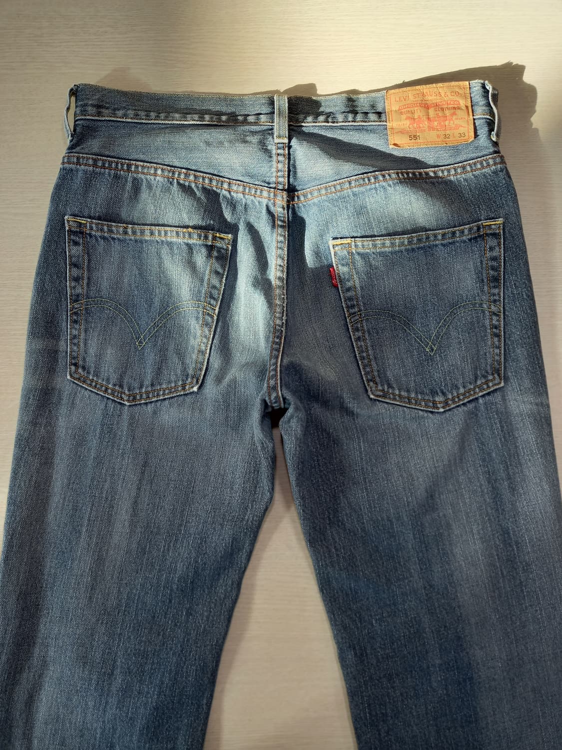 32 리바이스551 워싱 슬림일자진 32-293 상품이미지4