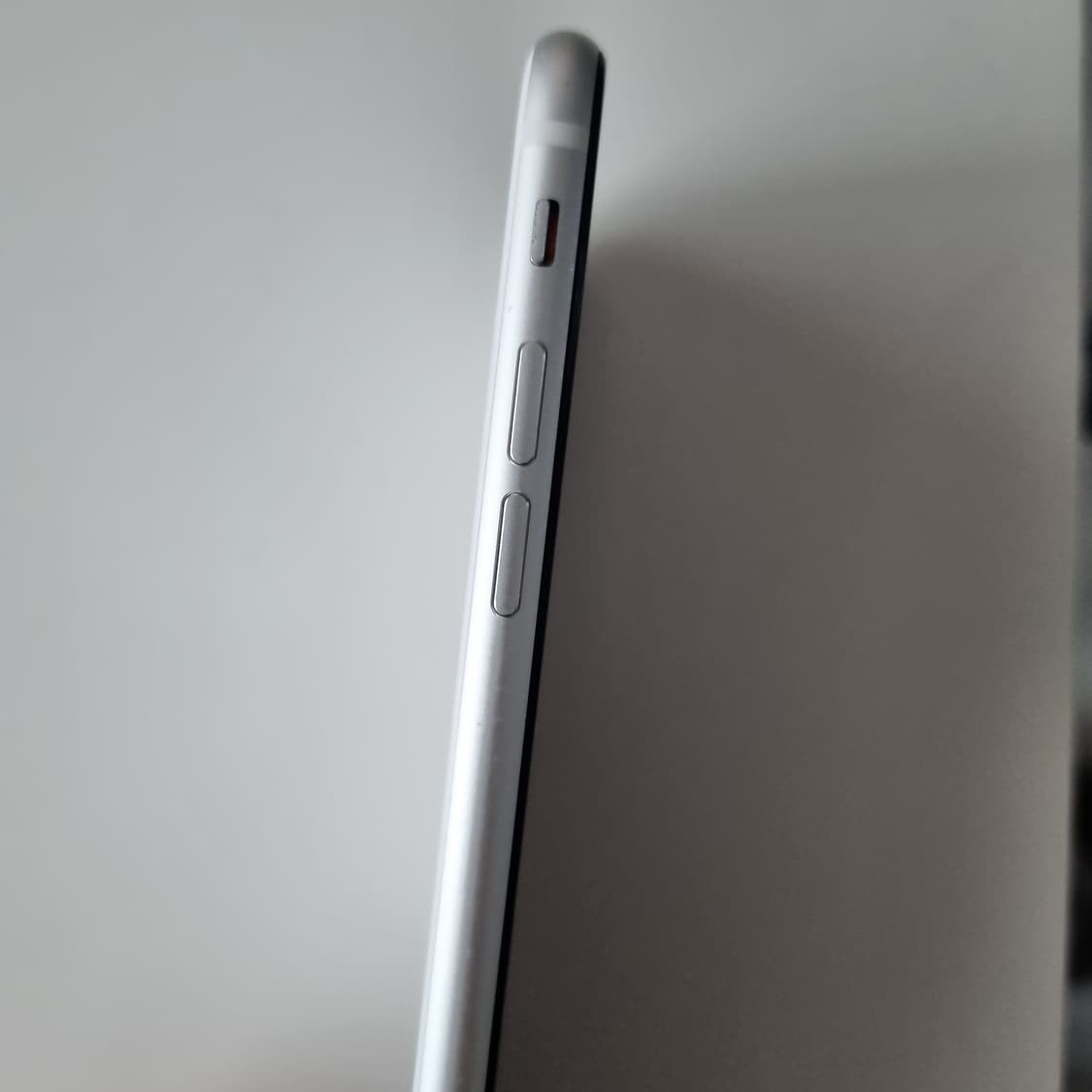 아이폰 se3 화이트 74% 64G 상품이미지3