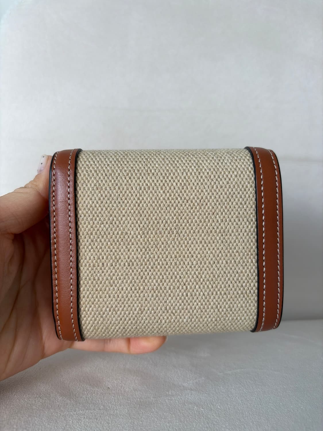 [S++급/정품]셀린느 텍스타일 카프스킨 스몰 트리옹프 지갑 탄 화이트 상품이미지4