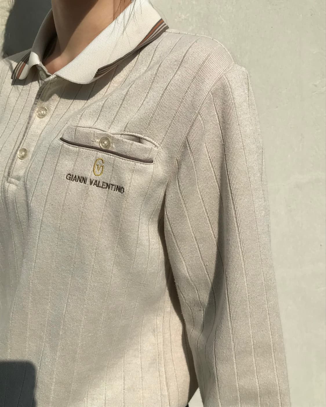 지아니 발렌티노 아이보리 카라 티 상품이미지1