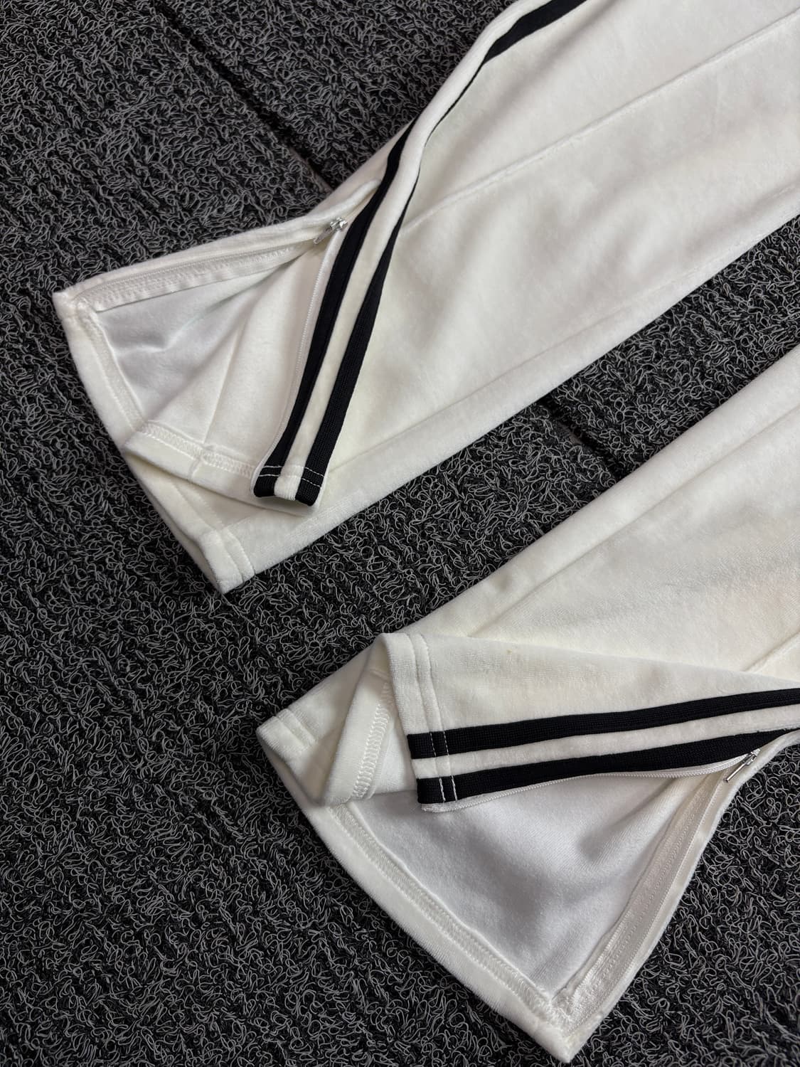 널디 와이드핏 벨벳 트랙팬츠 화이트 1464 상품이미지3