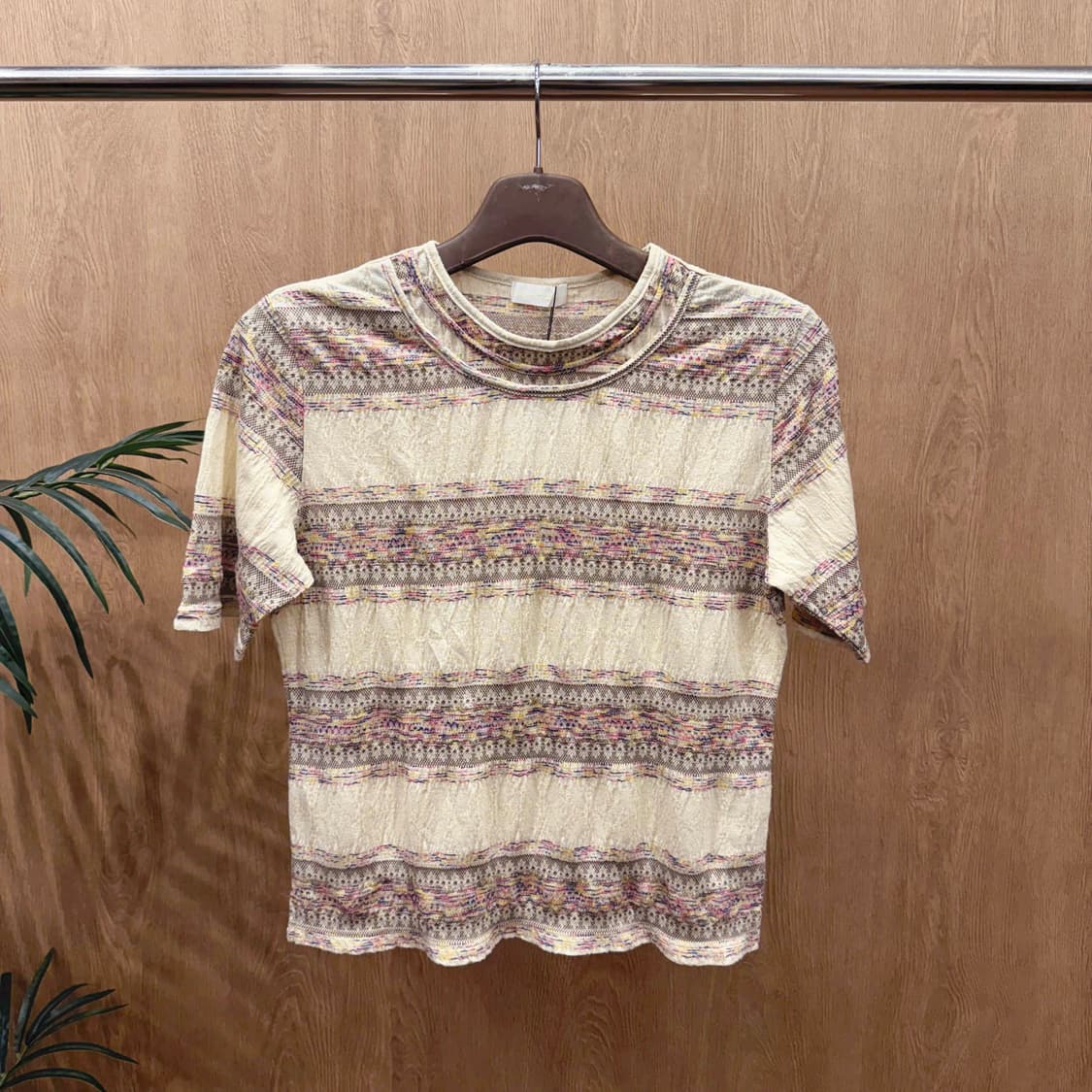 살바토레 페라가모 반팔 니트 티셔츠 멀티 패턴 스트라이프 디테일 베이지 상품이미지1